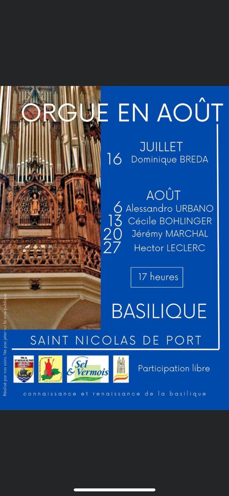 F2 Au Pied De La Basilique *